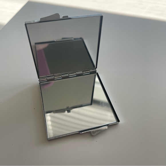 Disney little mermaid compact mirror - Picture 3 of 3